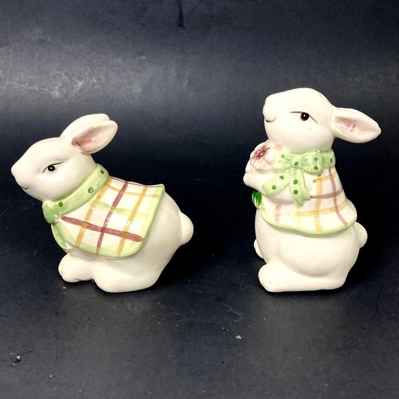 VTG Hand Painted Ceramic Bunny Salt & Pepper Shaker Set, 80's Cottage Core Retd - Picture 5 of 17